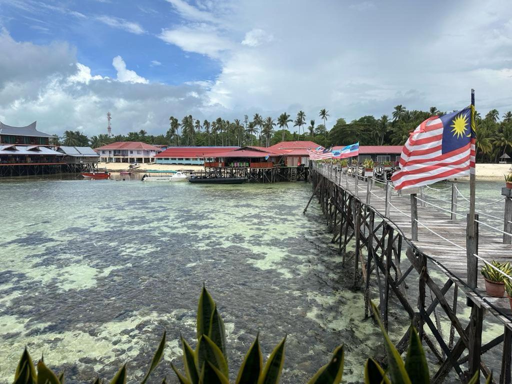 Ferienwohnung Mabul Backpackers Mabul Island Exterior foto