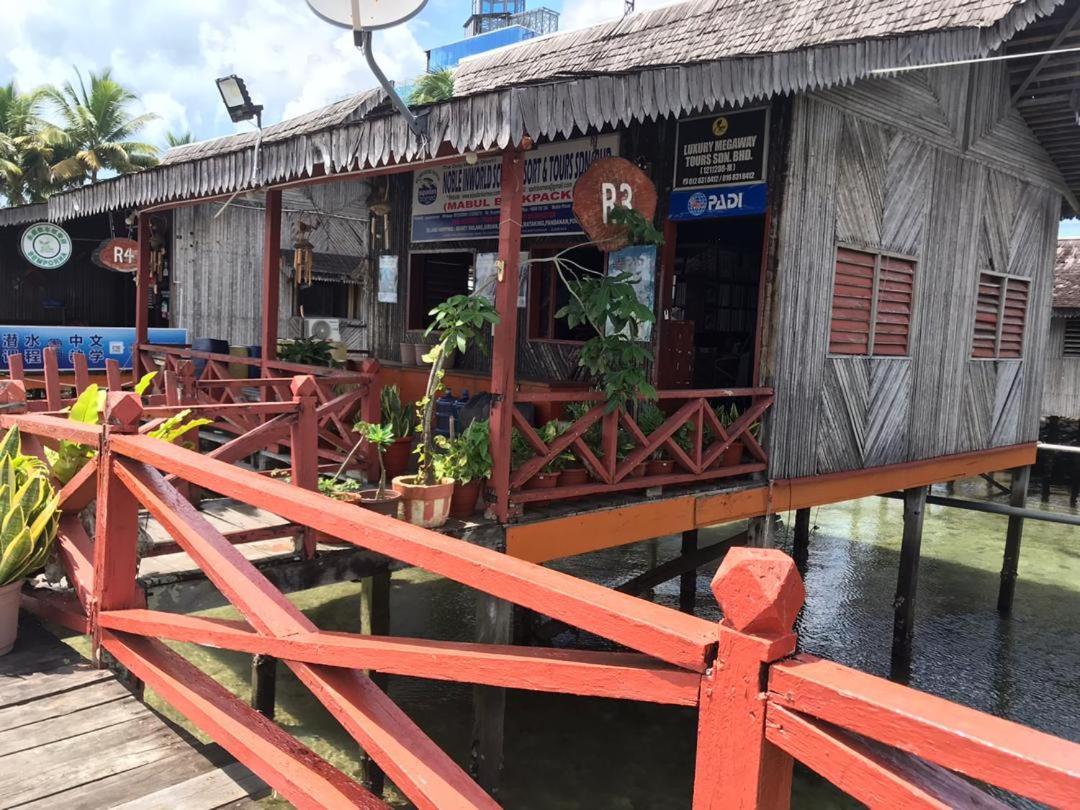 Ferienwohnung Mabul Backpackers Mabul Island Exterior foto