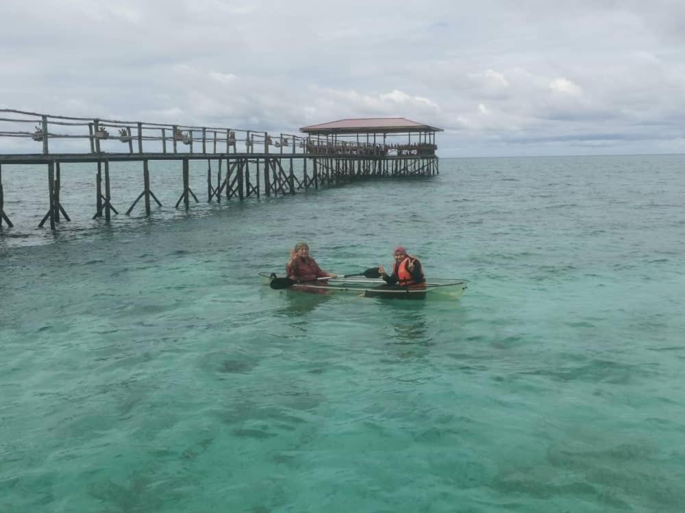 Ferienwohnung Mabul Backpackers Mabul Island Exterior foto